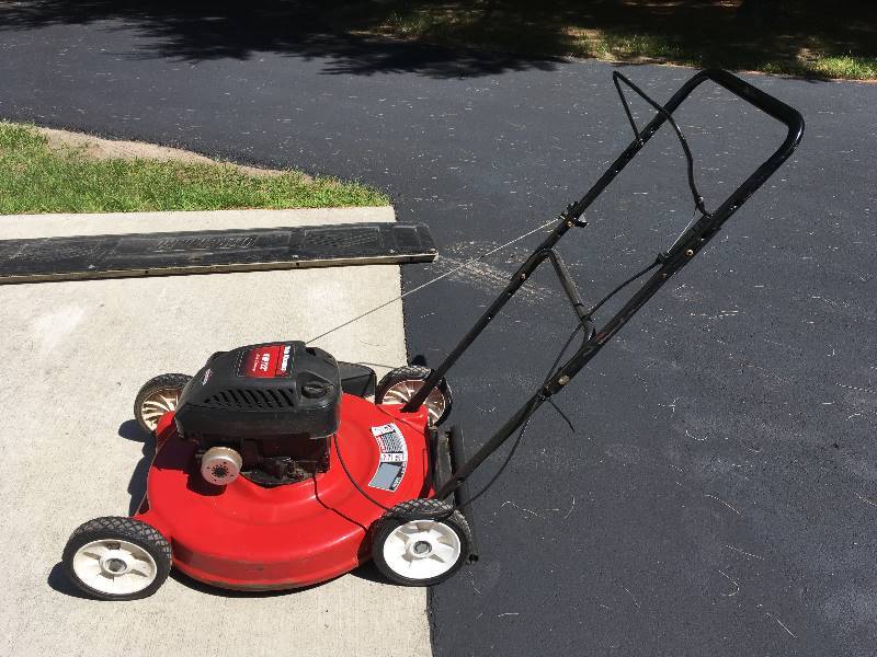 lot 8 image: YARD MACHINE LAWN MOWER