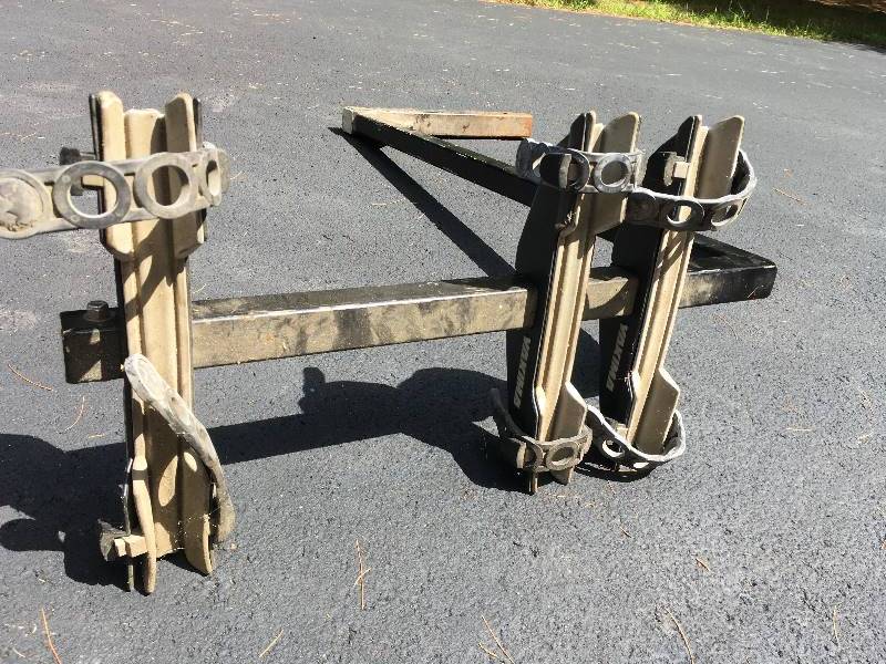 lot 19 image: YAKIMA TRAVEL BIKE RACK