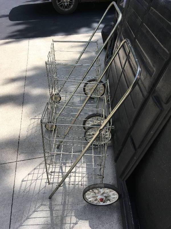 lot 22 image: (2) METAL CARTS