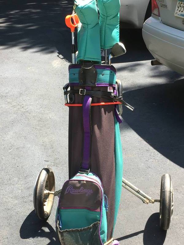 lot 25 image: MENS RAWLING GOLF CLUBS