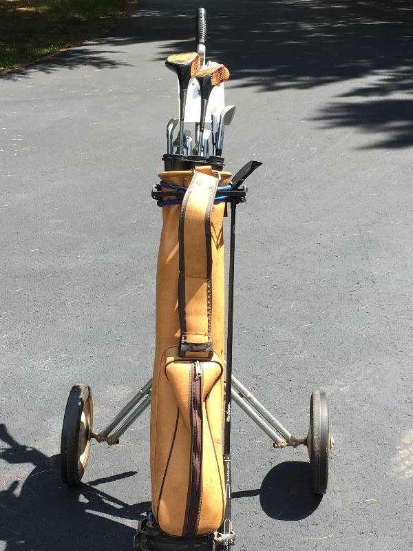 lot 26 image: WOMENS GOLF CLUBS