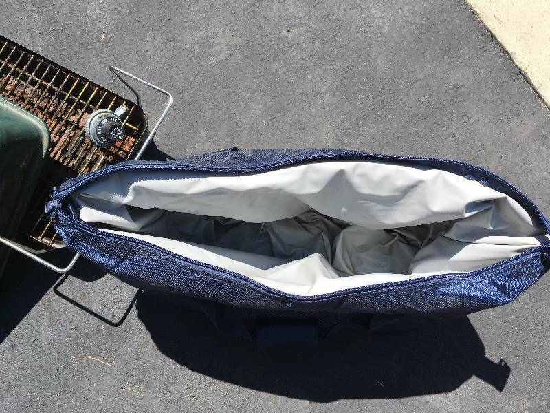 lot 44 image: LARGE TWINS COOLER AND CHARBROIL PORTABLE GAS GRILL