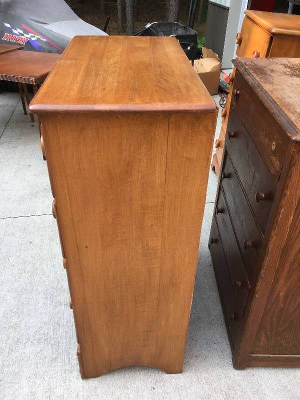 lot 61 image: ANTIQUE BAILEY AND COMPANY SOLID WOOD DRESSER (MATCHES LOT #62)