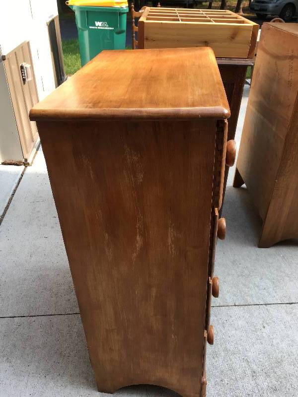 lot 62 image: ANTIQUE BAILEY AND COMPANY SOLID WOOD DRESSER (MATCHES LOT #61)