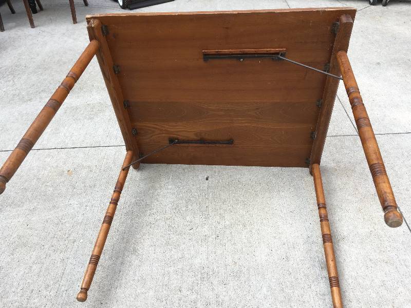 lot 65 image: SOLID WOOD FOLDING CARD TABLE