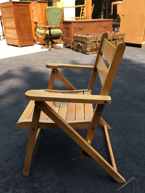 lot 75 image: CHILD SIZE FOLDING WOOD CHAIR