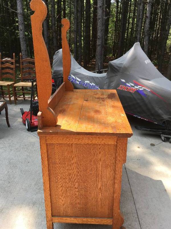 lot 76 image: ANTIQUE SOLID WOOD VANITY