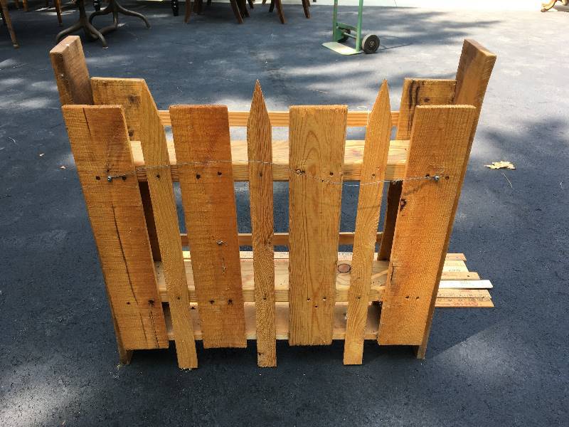 lot 87 image: PICKET FENCE SHELF
