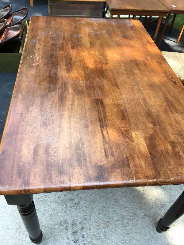 lot 110 image: DINING ROOM TABLE