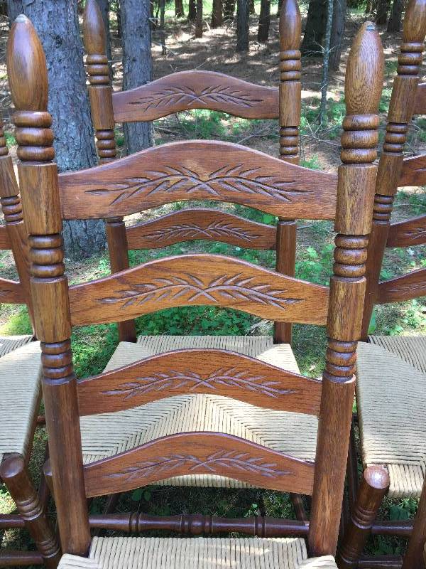 lot 111 image: (6) SPOON CARVED CHAIRS WITH RUSH SEAT