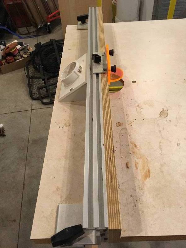 lot 113 image: ROUTER TABLE