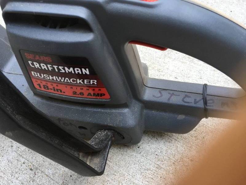 lot 133 image: CRAFTSMAN 18 BUSHWACKER