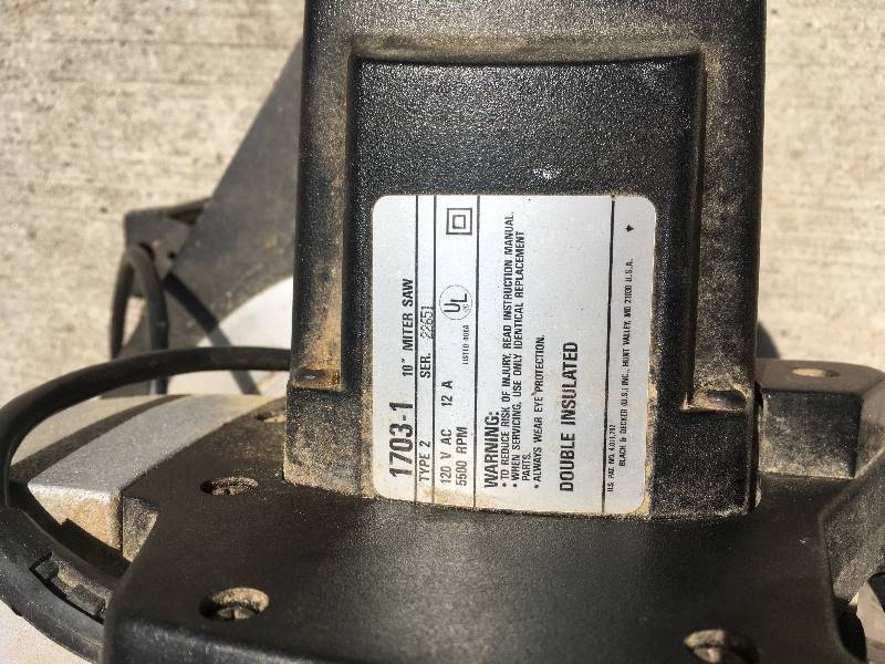 lot 135 image: BLACK & DECKER 10 MITER SAW