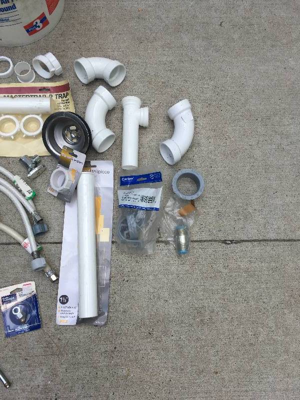 lot 142 image: MISC PLUMBING ITEMS AND BUCKET