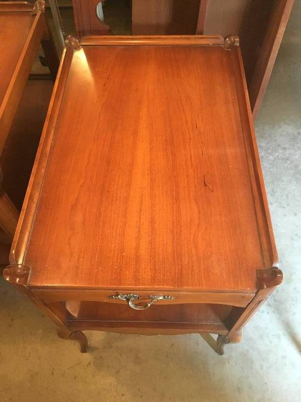 lot 163 image: IMPERIAL WOOD TABLE, MATCHES LOT #162