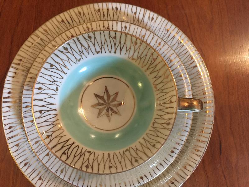 lot 169 image: BAVARIA CHINA 3 PIECE TEACUP SET