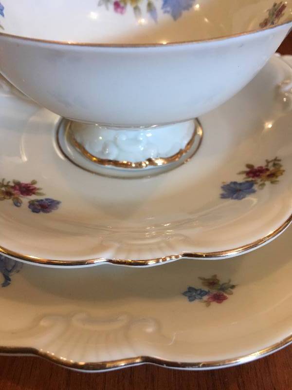 lot 173 image: JOHANN SELTMAN VOHENSTRAUSS CHINA 3 PIECE TEACUP SET