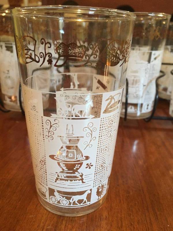 lot 182 image: (8) HAZEL ATLAS GLASSES WITH HOLDER