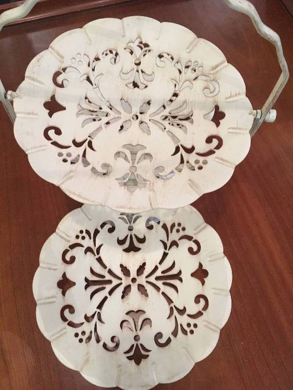 lot 192 image: WHITE METAL FLEUR-DE-LIS THREE TIERED DESSERT STAND