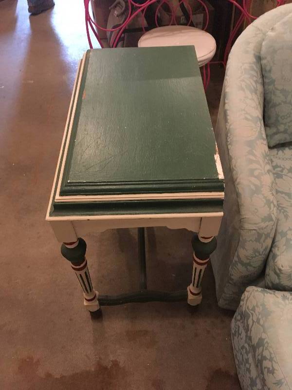 lot 206 image: PAINTED WOOD TABLE