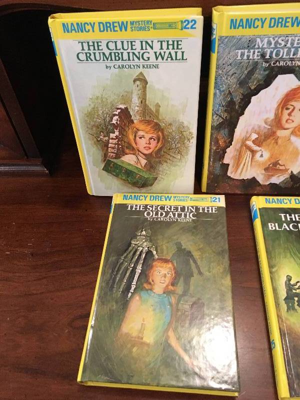 lot 222 image: NANCY DREW HARDCOVER BOOKS