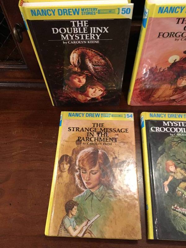 lot 225 image: NANCY DREW HARDCOVER BOOKS