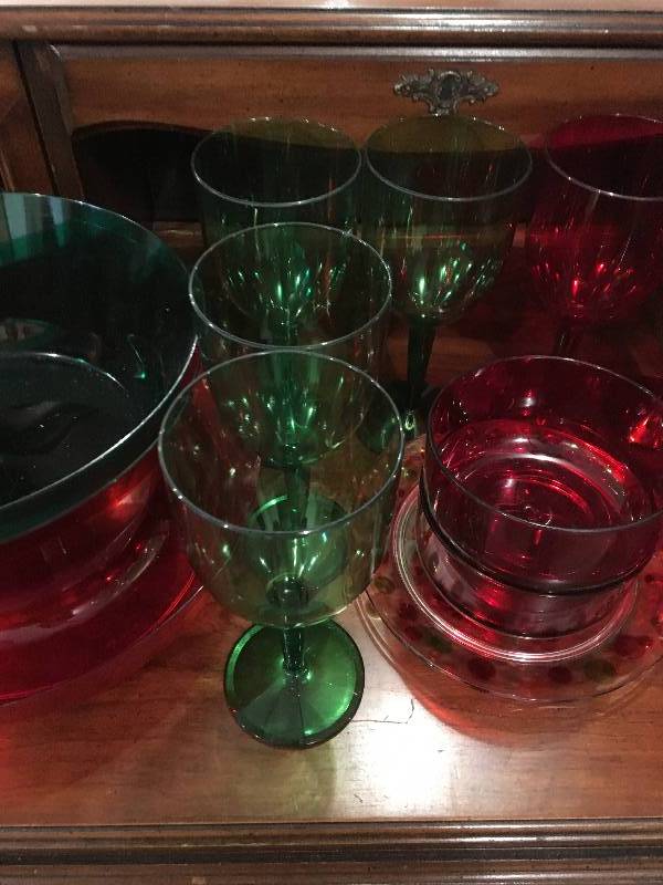 lot 229 image: 16 PIECE CHRISTMAS PARTY SET