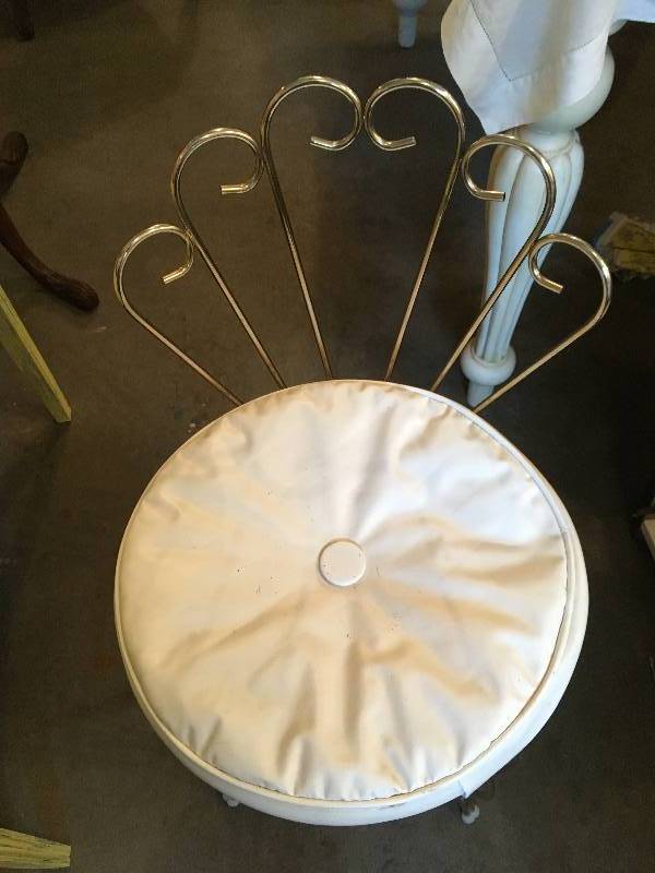 lot 241 image: GOLD METAL VANITY CHAIR WITH VINYL PAD