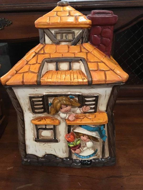 lot 244 image: PLAYHOUSE COOKIE JAR & GINGERBREAD HOUSE COOKIE JAR