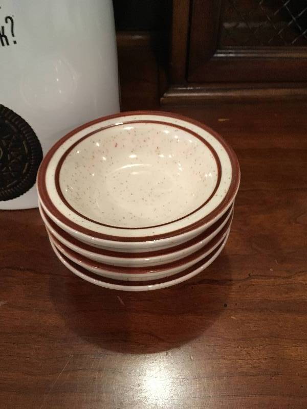 lot 245 image: (8) CONDIMENT BOWLS, VINTAGE NABISCO TIN, AND OREO COOKIE JAR