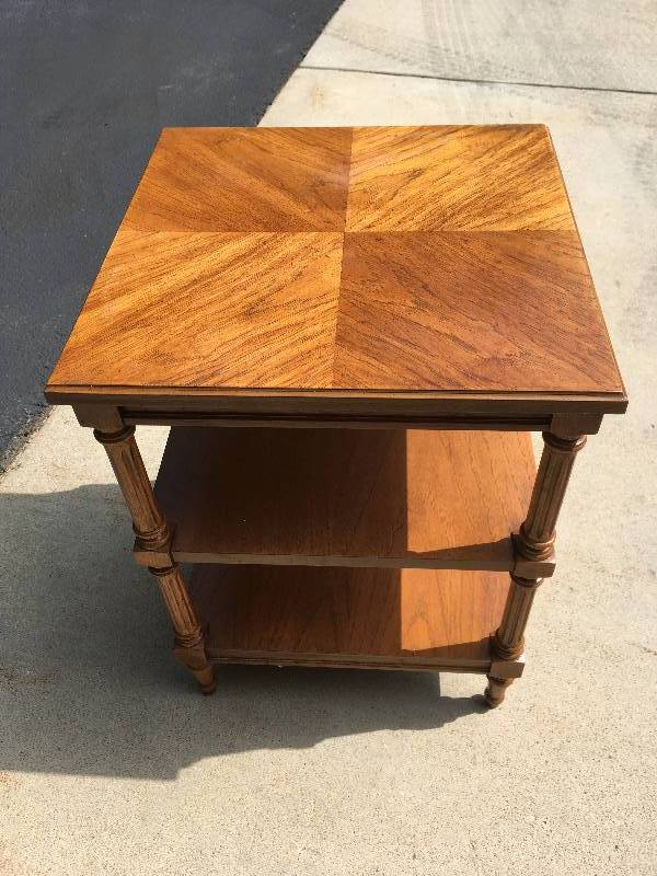 lot 257 image: SOLID WOOD SIDE TABLE