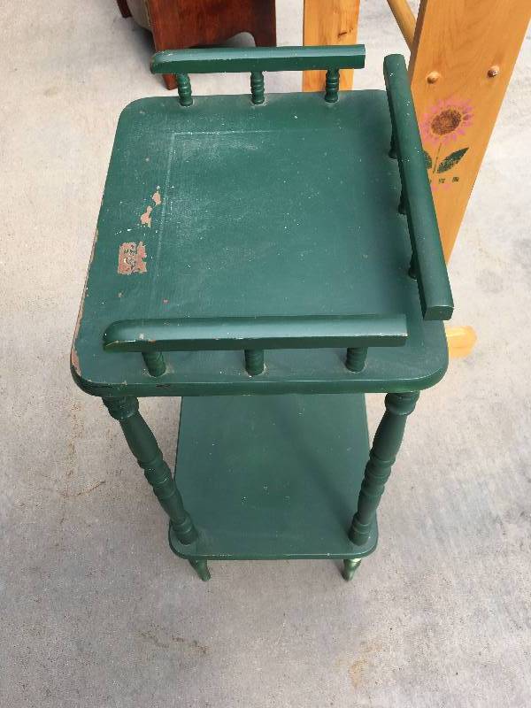 lot 259 image: HUNTER GREEN WOOD TABLE