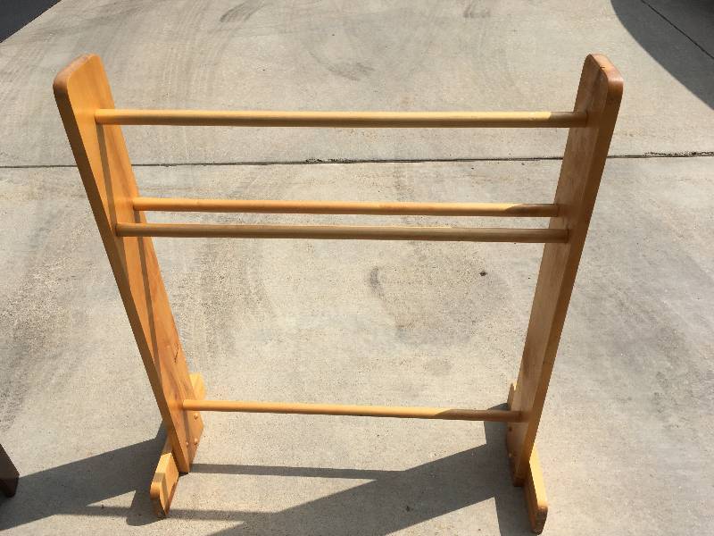lot 260 image: WOOD BLANKET RACK