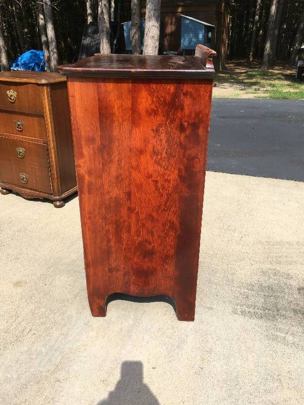 lot 261 image: SOLID WOOD ANTIQUE STORAGE CABINET
