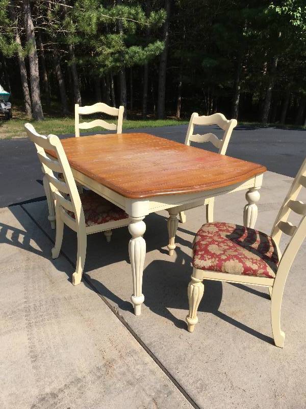 lot 265 image: SOLID WOOD DINING TABLE, (4) CHAIRS, (1) LEAF
