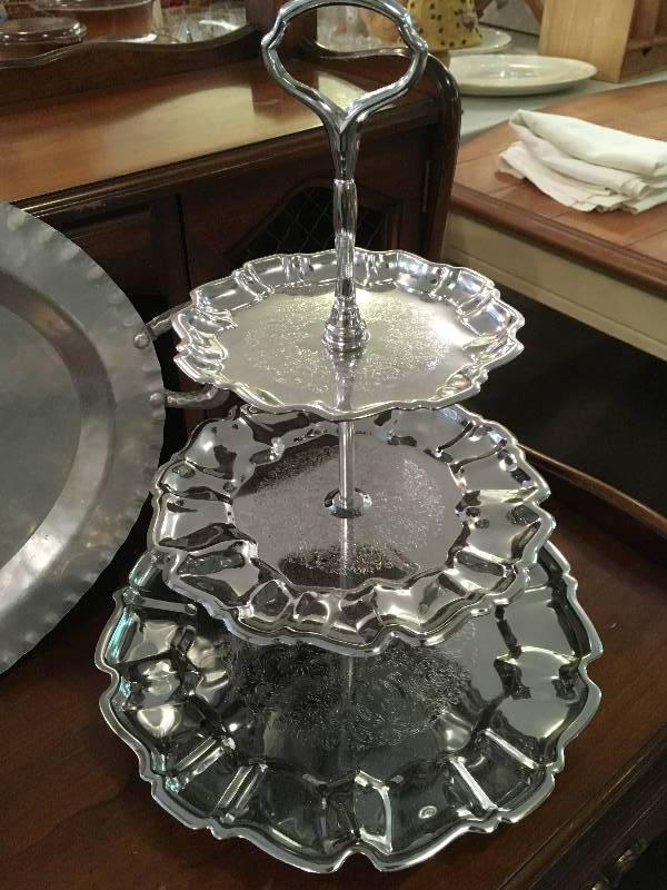 lot 267 image: SILVER COLORED DESERT CADDY & HAND FORGED PLATTER