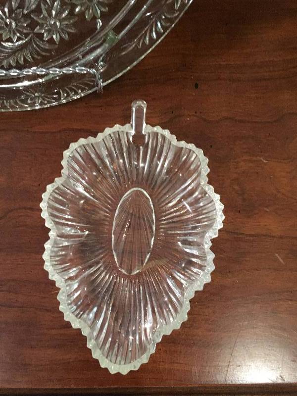 lot 270 image: DECORATIVE GLASS CAKE STAND & (2) GLASS RELISH DISHES