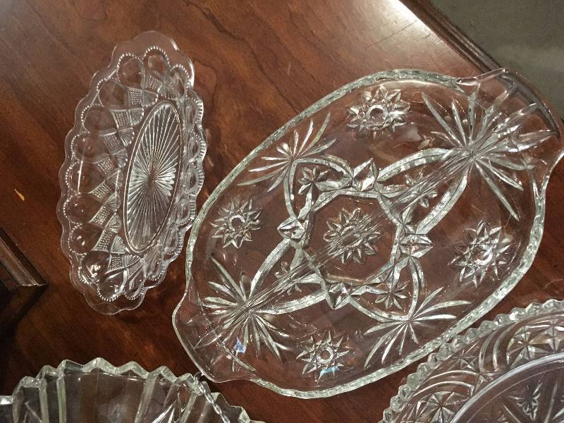 lot 271 image: GLASS SHALLOW FRUIT BOWL & (4) GLASS RELISH DISHES
