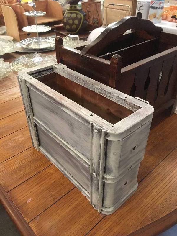lot 280 image: VINTAGE WOOD MAGAZINE RACK AND (2) WOOD STORAGE DRAWERS