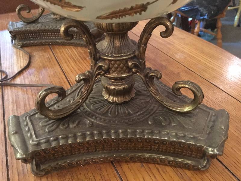 lot 288 image: A PAIR OF MATCHING VINTAGE LAMPS