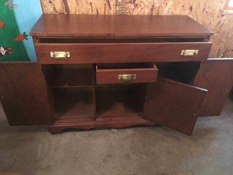 lot 289 image: SOLID WOOD BUFFET