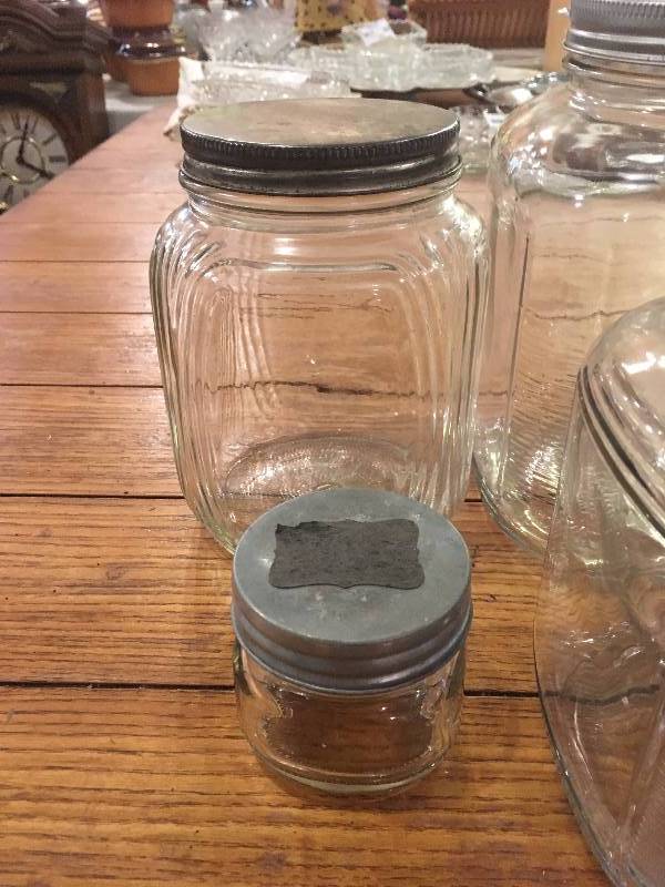 lot 294 image: (6) VINTAGE GLASS STORAGE JARS WITH LIDS