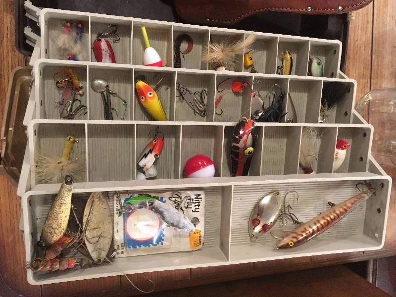 lot 298 image: TACKLE BOX WITH CONTENTS