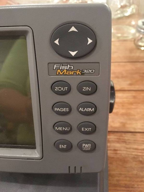 lot 301 image: EAGLE FISH MARK 320 DEPTH FINDER