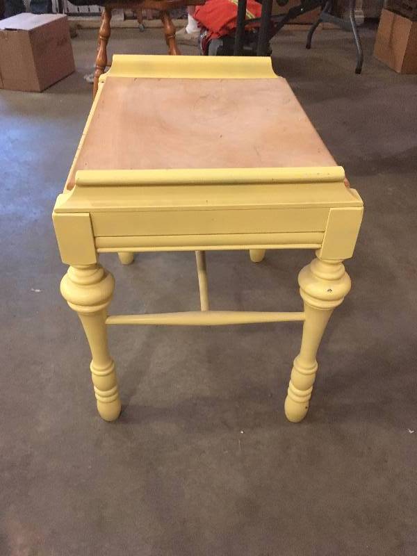 lot 307 image: YELLOW ANTIQUE WOOD SEAT