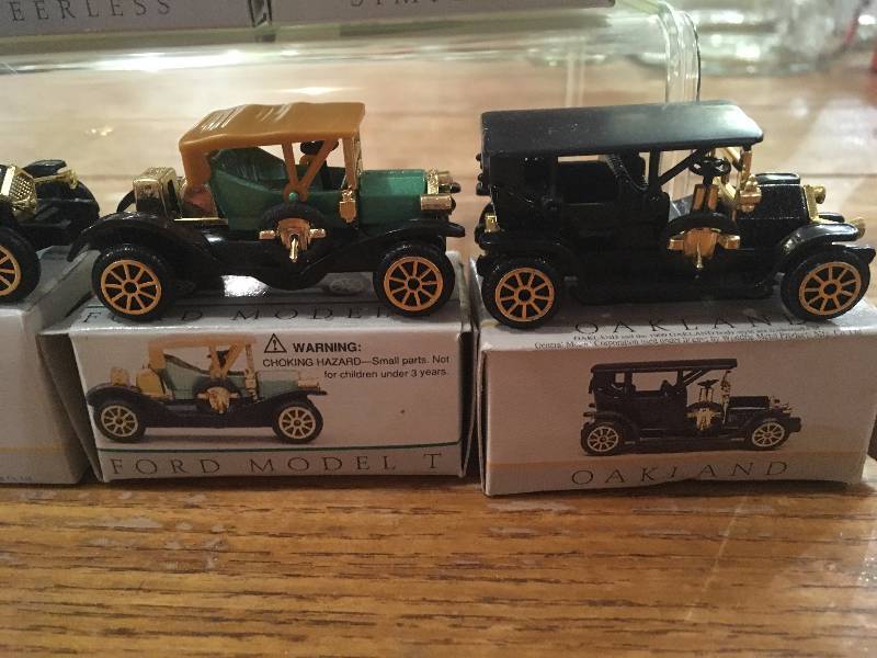 lot 312 image: (8) MINIATURE COLLECTIBLE CARS
