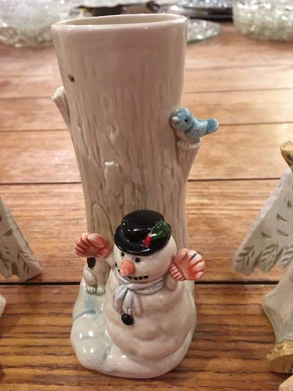 lot 403 image: (2) DAVID FRYKMAN ALL THAT GLITTERS CANDLE HOLDERS AND A GIBSON SNOWMAN VASE