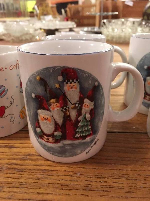lot 411 image: COLLECTIBLE CHRISTMAS LOT