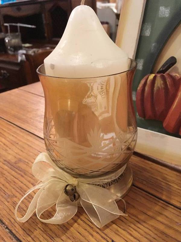 lot 415 image: WOOD GREETING SIGN, CANDLE HOLDER, AND PASTA WALL HANGING
