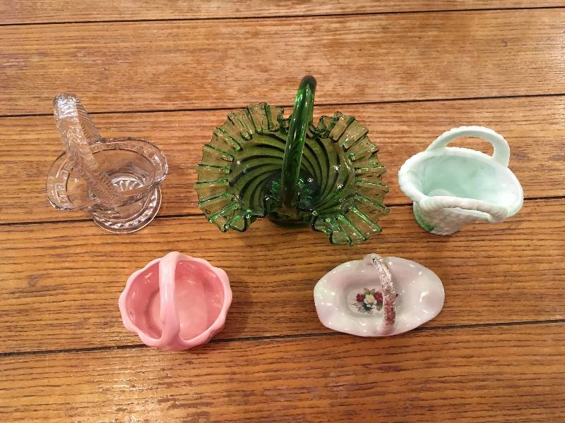 lot 331 image: (5) COLLECTIBLE GLASS BASKETS